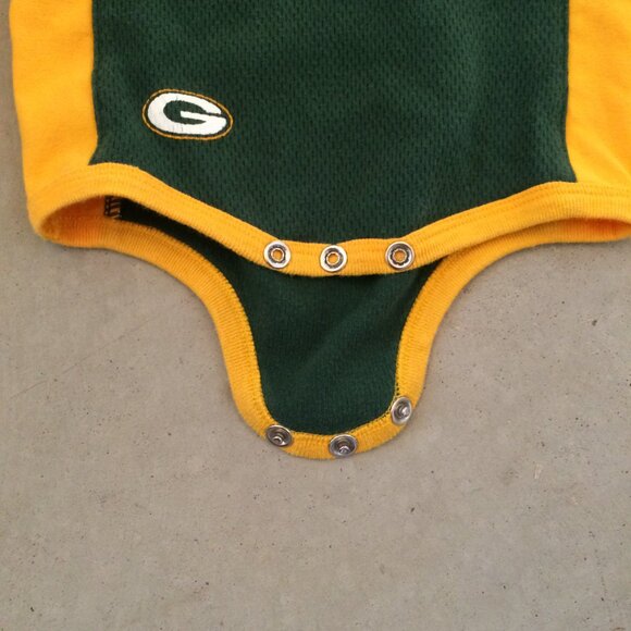 Size 6/9 Green Bay Packer Onsie and Bib Bundle - Picture 6 of 12